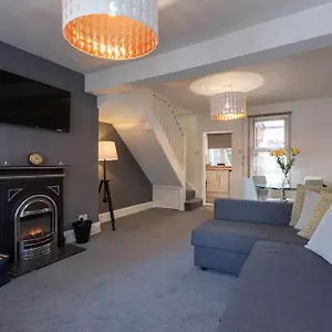 Hastings House - Modern 2 Bedroom House In Luton & Near Airport Luton (Bedfordshire)
